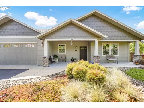 160 Parkside Ct, Scotts Mills, OR 97375
