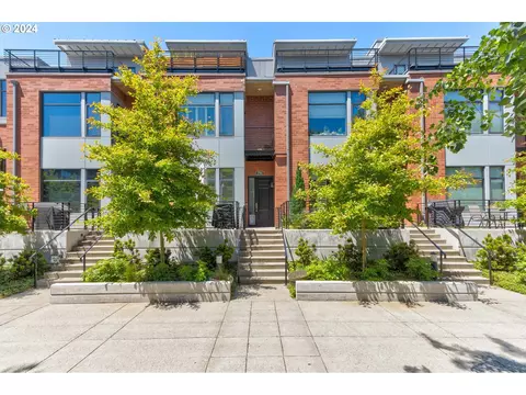 1704 NW Riverscape St, Portland, OR 97209