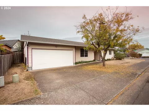 525 Tracy Pl, Junction City, OR 97448