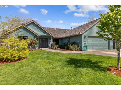 10145 SW Woodard Ln, Tigard, OR 97223