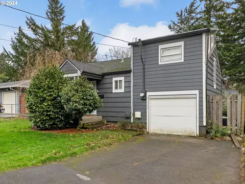 21744 SE Ash St, Gresham, OR 97030