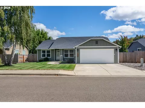 148 Rowan St, Roseburg, OR 97471