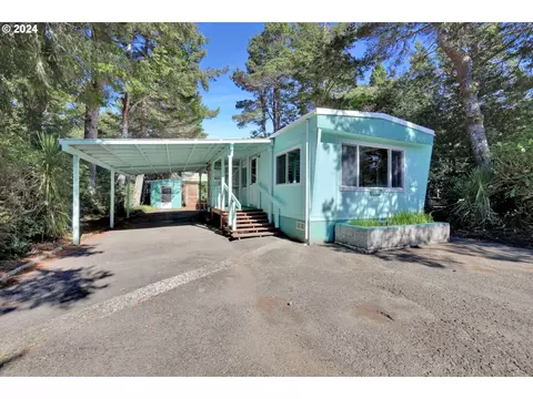 1600 Rhododendron Dr #132, Florence, OR 97439