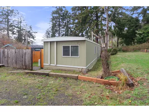 66642 E Bay Rd #75, North Bend, OR 97459