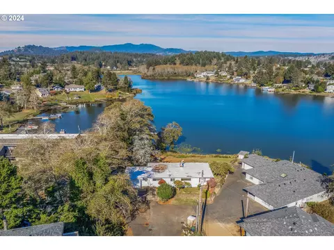 3524 NE Yacht Ave, Lincoln City, OR 97367