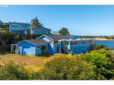 1601 Rhododendron Dr #560, Florence, OR 97439