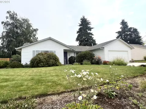 384 Mclaughlin Dr, Woodburn, OR 97071