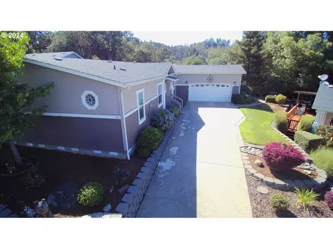 405 Knoll Terrace Dr, Canyonville, OR 97417
