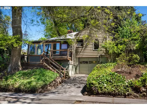 7928 SW 11th Ave, Portland, OR 97219