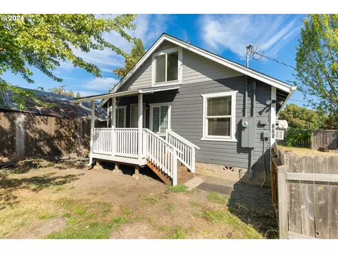 275 Applegate Ave, Yoncalla, OR 97499