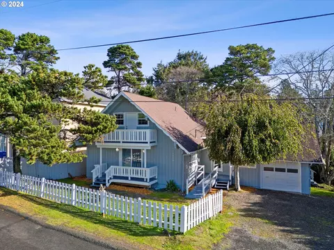 2290 NW Jetty Ave, Lincoln City, OR 97367