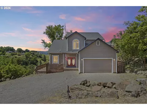 3295 Columbia View Dr, The Dalles, OR 97058
