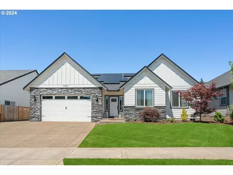 1457 Meadow Ave, Silverton, OR 97381