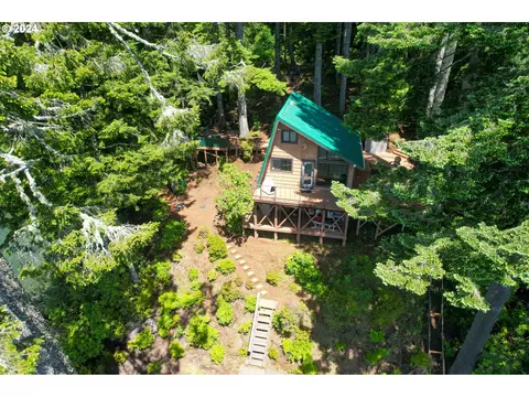 1427 N Tenmile, Lakeside, OR 97449