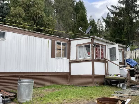 410 Leland Ave, Canyonville, OR 97417