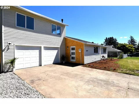 1839 SW 22nd St, Troutdale, OR 97060