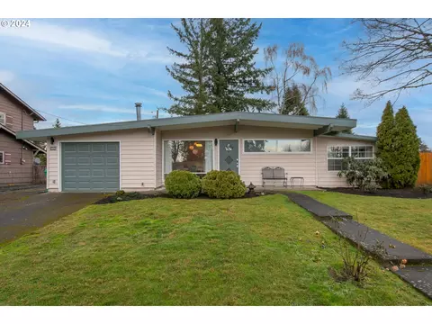 18810 NE Holladay St, Portland, OR 97230