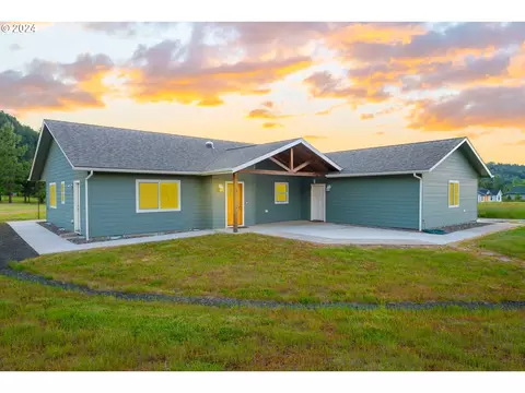 451 Evelyn St, Roseburg, OR 97471
