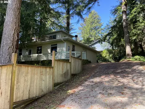 5711 Mercer Creek Dr, Florence, OR 97439