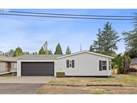 921 NE Meadow Dr, Portland, OR 97211