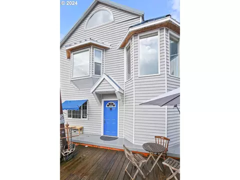 34326 Johnsons Landing Rd #B-10, Scappoose, OR 97056