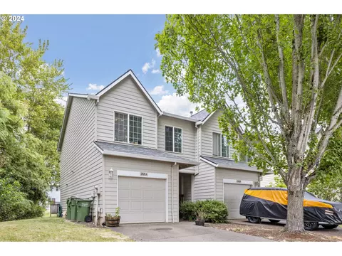 2501 E 3rd Units Ab St, Newberg, OR 97132