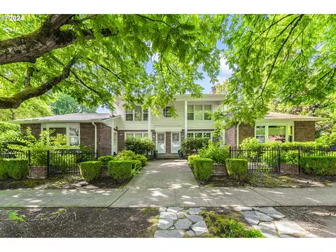 1510 NE Knott St, Portland, OR 97212