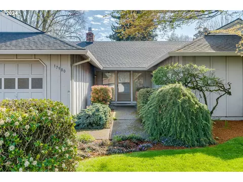 17900 SW Shasta Trl, Tualatin, OR 97062