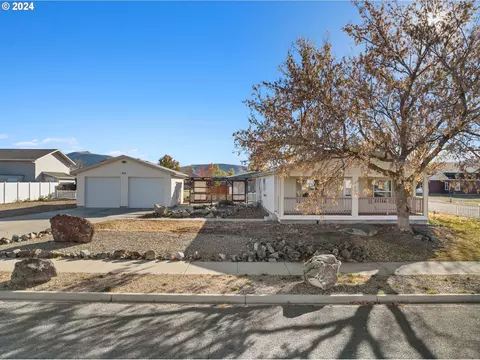 965 L St, Baker City, OR 97814