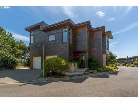 2731 Colony Cir, Bandon, OR 97411