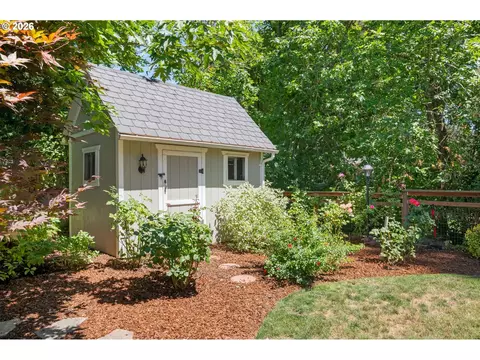 Exterior - 3425 Stark St, Eugene, OR 97404 photo 12 of 15