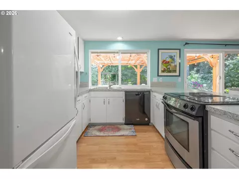 Kitchen - 3425 Stark St, Eugene, OR 97404 photo 3 of 5