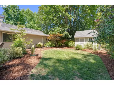 Exterior - 3425 Stark St, Eugene, OR 97404 photo 11 of 15