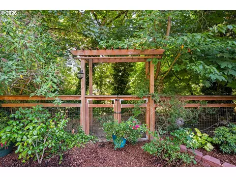 Exterior - 3425 Stark St, Eugene, OR 97404 photo 13 of 15