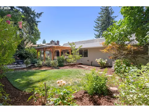 Exterior - 3425 Stark St, Eugene, OR 97404 photo 4 of 15