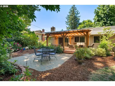 Exterior - 3425 Stark St, Eugene, OR 97404 photo 3 of 15