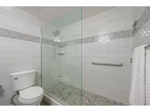 Bath - 3425 Stark St, Eugene, OR 97404 photo 2 of 3