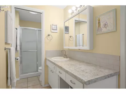Bath - 3425 Stark St, Eugene, OR 97404 photo 3 of 3