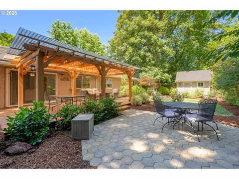 Exterior - 3425 Stark St, Eugene, OR 97404 photo 2 of 15