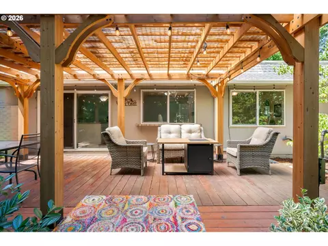 Exterior - 3425 Stark St, Eugene, OR 97404 photo 8 of 15