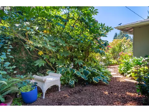 Exterior - 3425 Stark St, Eugene, OR 97404 photo 14 of 15