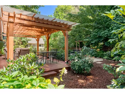 Exterior - 3425 Stark St, Eugene, OR 97404 photo 10 of 15