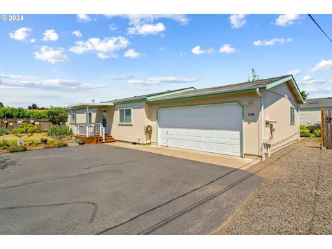 1048 S St, Springfield, OR 97477