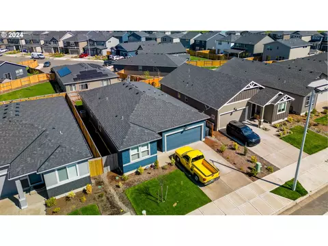 442 Greencrest St, Salem, OR 97301