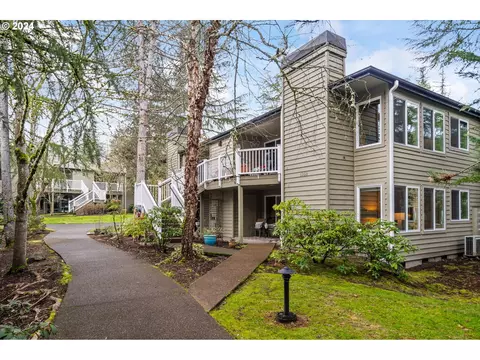 5059 Foothills Dr #B, Lake Oswego, OR 97034