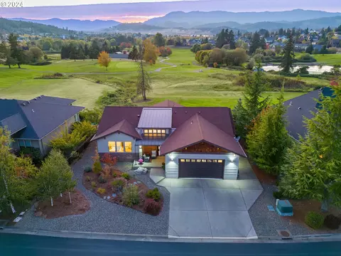 461 Fairway Estates Dr, Sutherlin, OR 97479