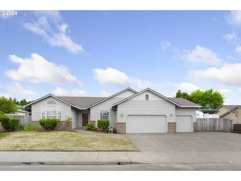14990 SE Pioneer Dr, Clackamas, OR 97015