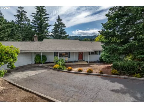 168 Live Oak Ct, Roseburg, OR 97470