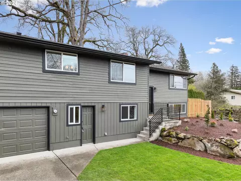 10300 SE 92nd Ave, Happy Valley, OR 97086