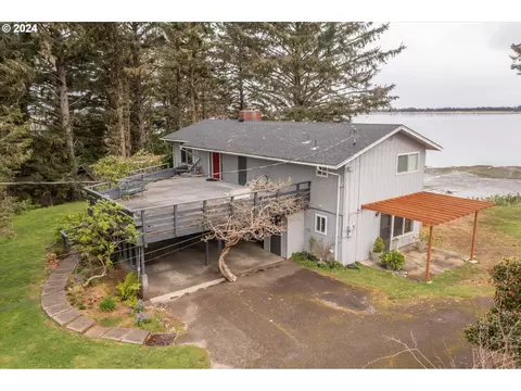 90821 Laurel Cove Ln, Coos Bay, OR 97420